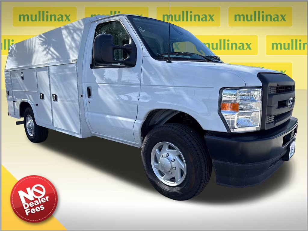 2026 Oxford White Ford E-350SD Base RWD Truck