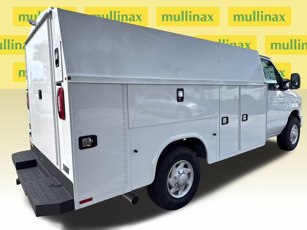 2026 Oxford White Ford E-350SD Base RWD Truck