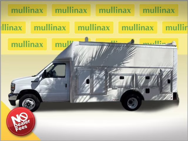 2025 Oxford White Ford E-450SD Base RWD Truck