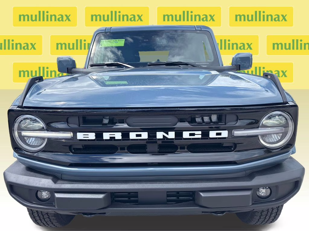 2025 Azure Gray Metallic Tri-Coat Ford Bronco Outer Banks 4X4 SUV