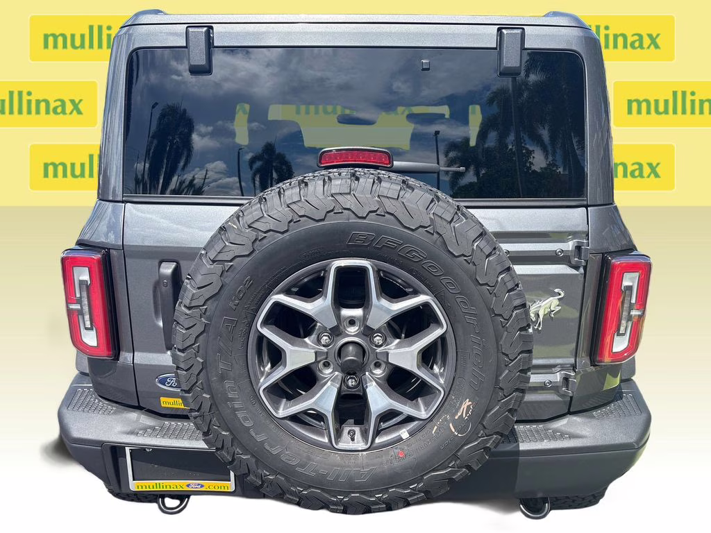 2025 Gray Metallic Ford Bronco Badlands 4X4 SUV