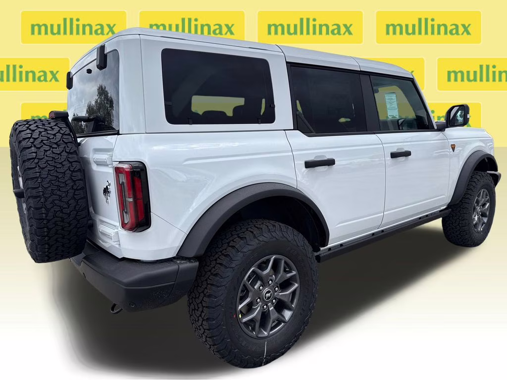 2025 Oxford White Ford Bronco Badlands 4X4 SUV