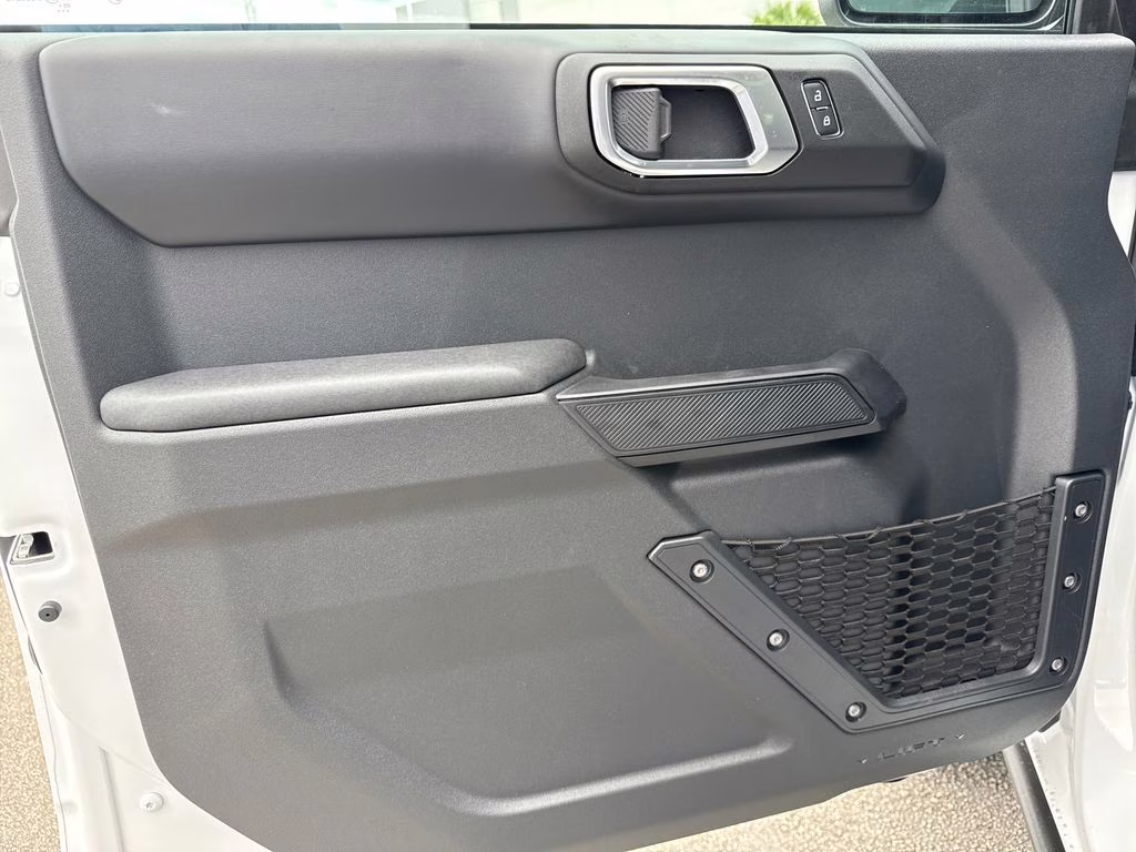 2025 Oxford White Ford Bronco Badlands 4X4 SUV