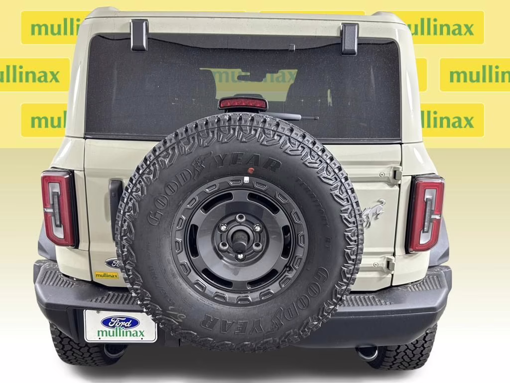 2025 Desert Sand Ford Bronco Badlands 4X4 SUV