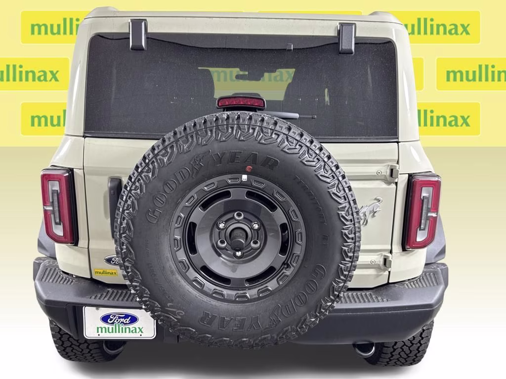 2025 Desert Sand Ford Bronco Badlands 4X4 SUV