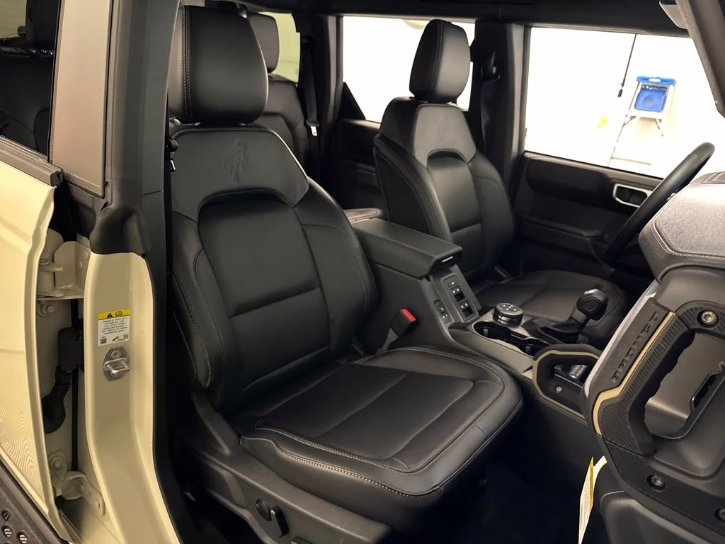 2025 Desert Sand Ford Bronco Badlands 4X4 SUV