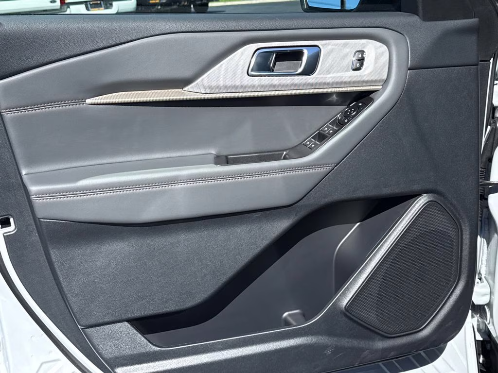 2026 Space White Metallic Ford Explorer Active RWD SUV
