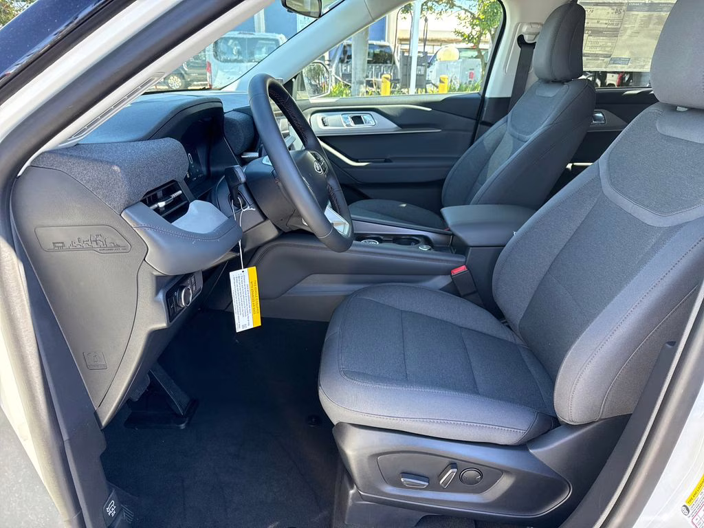 2026 Star White Metallic Tri-Coat Ford Explorer Active RWD SUV