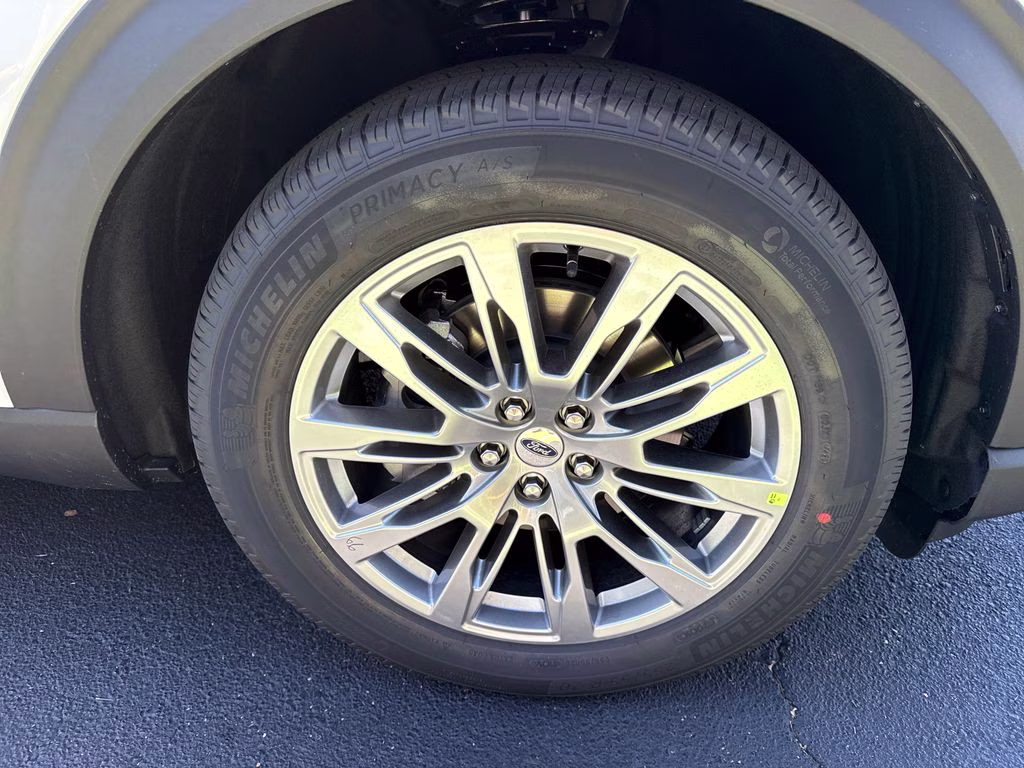 2026 Star White Metallic Tri-Coat Ford Explorer Platinum RWD SUV