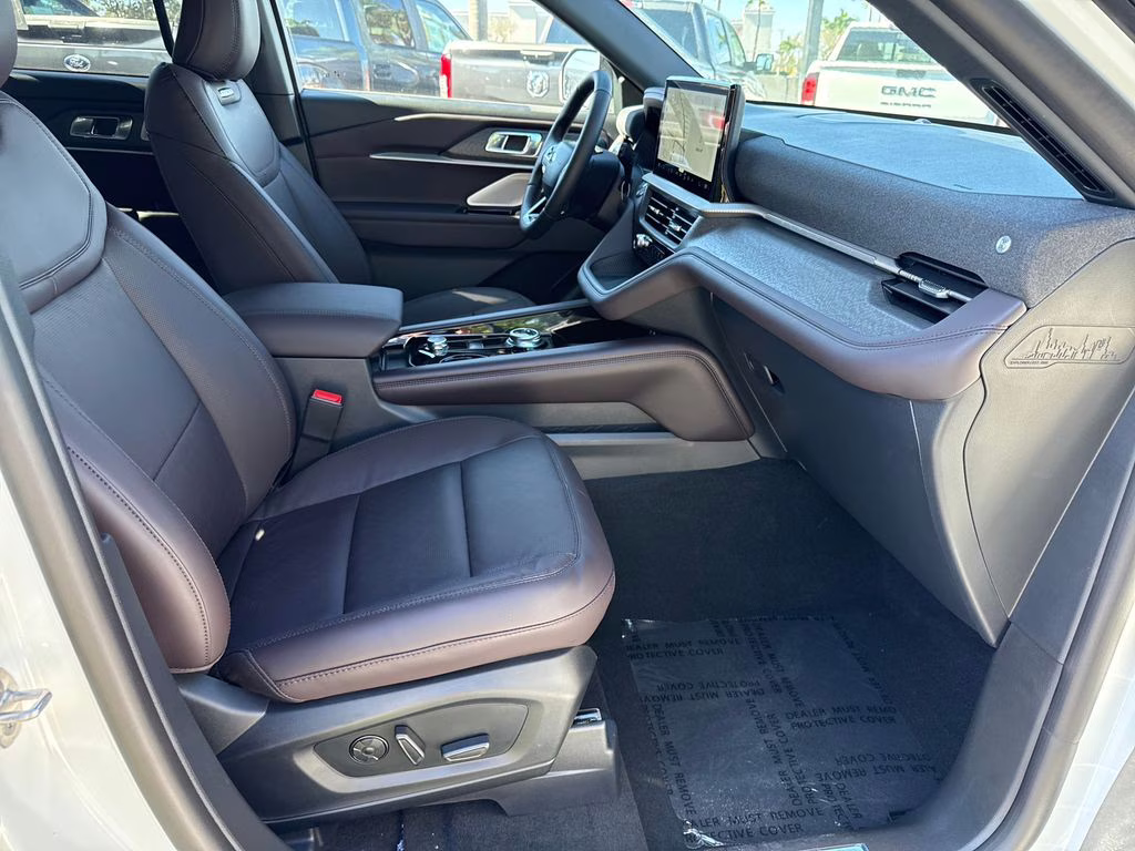 2026 Star White Metallic Tri-Coat Ford Explorer Platinum RWD SUV