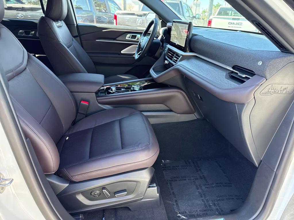 2026 Star White Metallic Tri-Coat Ford Explorer Platinum RWD SUV
