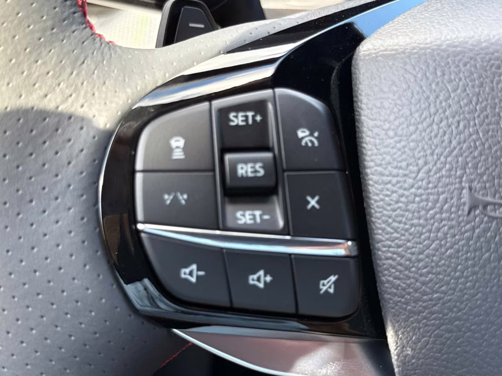 2026 Star White Metallic Tri-Coat Ford Explorer ST RWD SUV