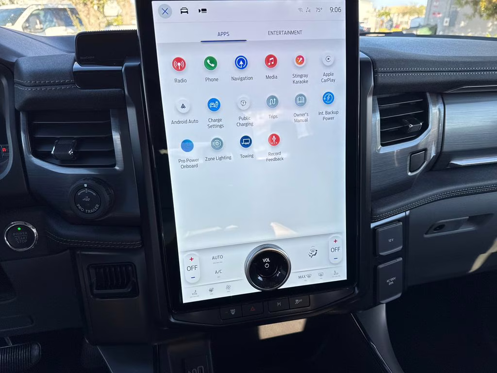 2025 Oxford White Ford F-150 Lightning Flash AWD Truck