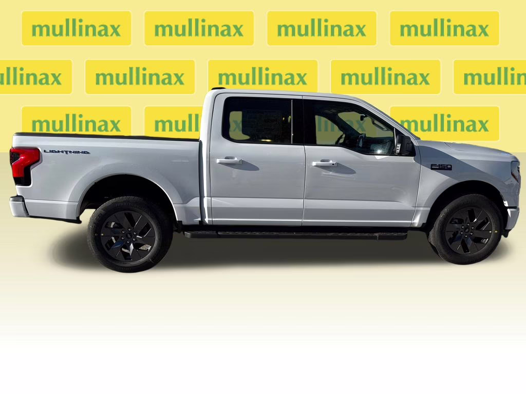 2025 Oxford White Ford F-150 Lightning Flash AWD Truck