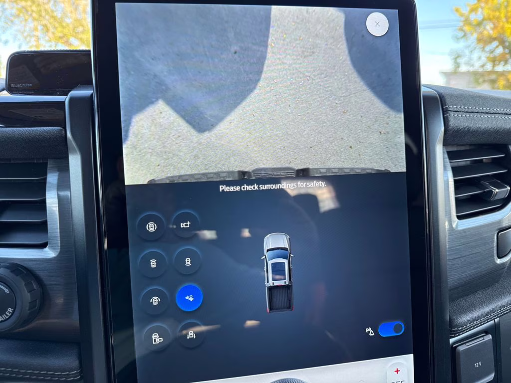 2025 Oxford White Ford F-150 Lightning Flash AWD Truck