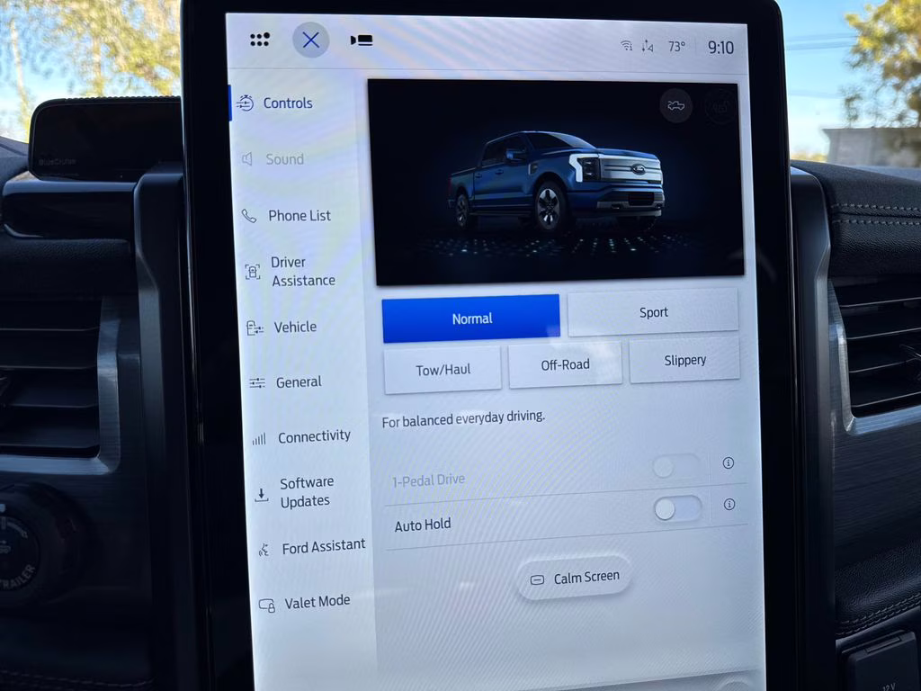 2025 Oxford White Ford F-150 Lightning Flash AWD Truck