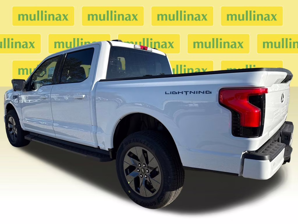 2025 Oxford White Ford F-150 Lightning Flash AWD Truck