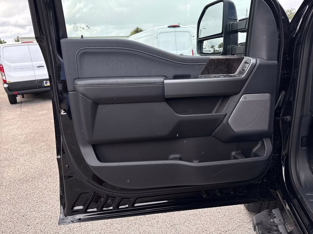 2026 Agate Black Ford Super Duty F-250 SRW Lariat 4X4 Truck