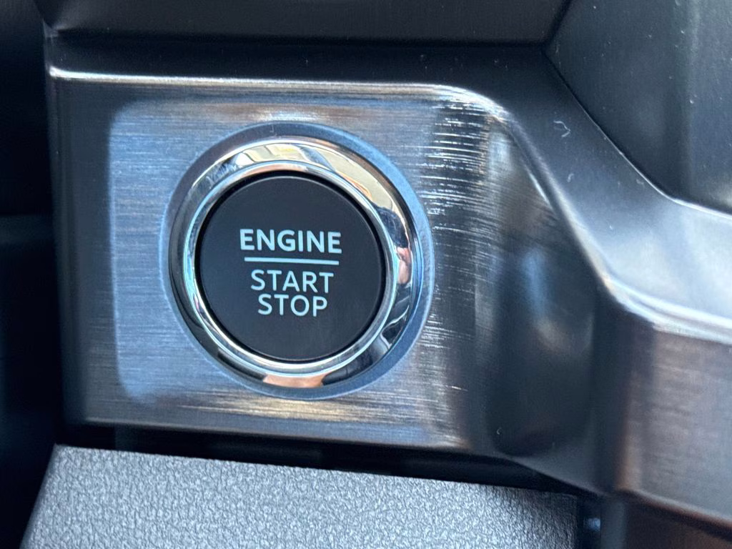 2026 Agate Black Metallic Ford Super Duty F-250 SRW Lariat 4X4 Truck