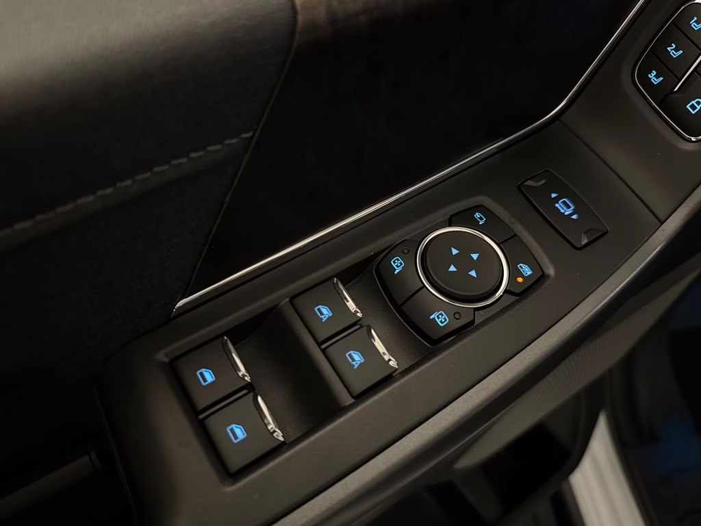 2026 Oxford White Ford Super Duty F-250 SRW Lariat 4X4 Truck