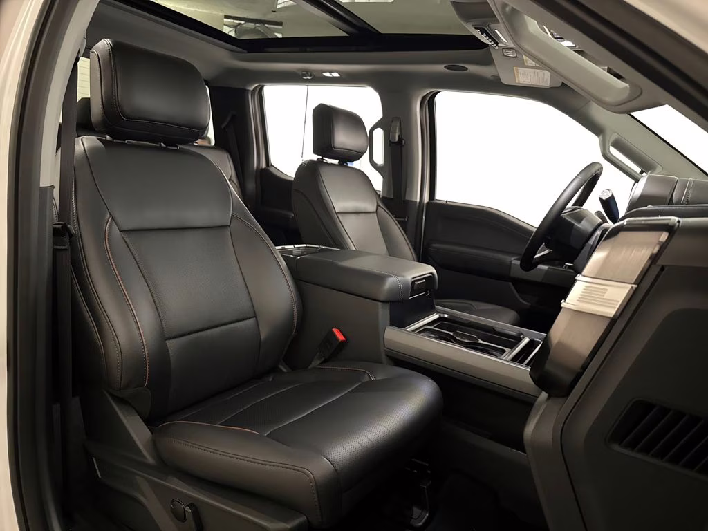 2026 Oxford White Ford Super Duty F-250 SRW Lariat 4X4 Truck