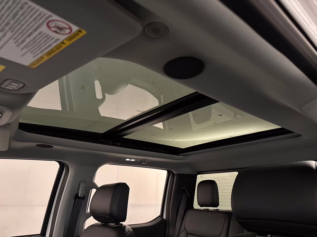 2026 Oxford White Ford Super Duty F-250 SRW Lariat 4X4 Truck