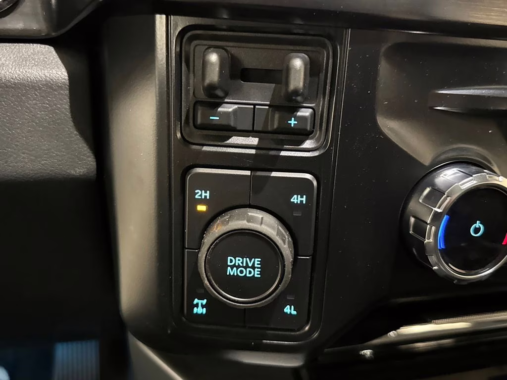 2026 Oxford White Ford Super Duty F-250 SRW Lariat 4X4 Truck