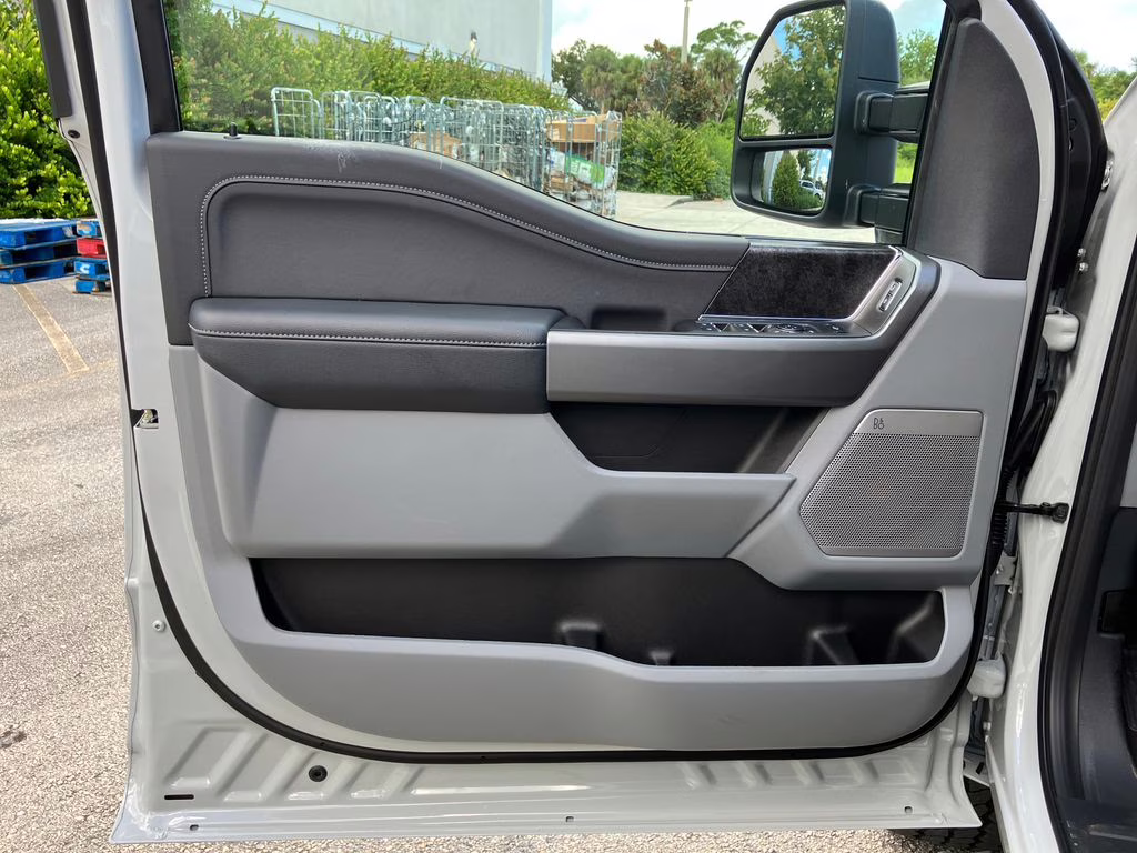 2026 Avalanche Ford Super Duty F-250 SRW XLT 4X4 Truck