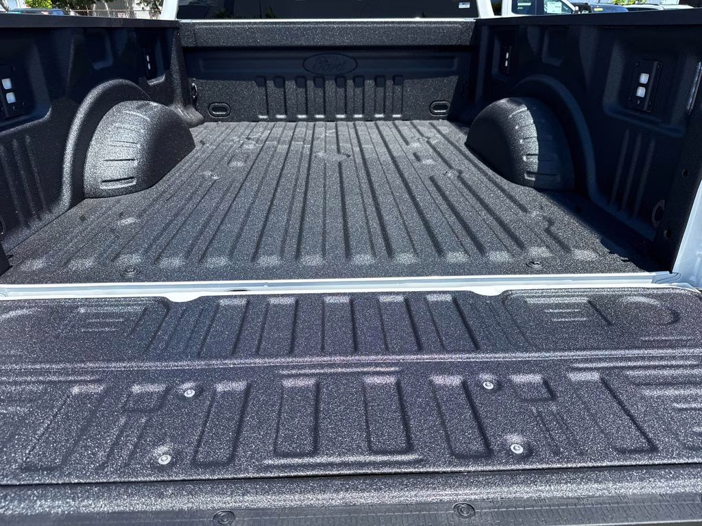 2026 Star White Metallic Tri-Coat Ford Super Duty F-250 SRW Lariat 4X4 Truck