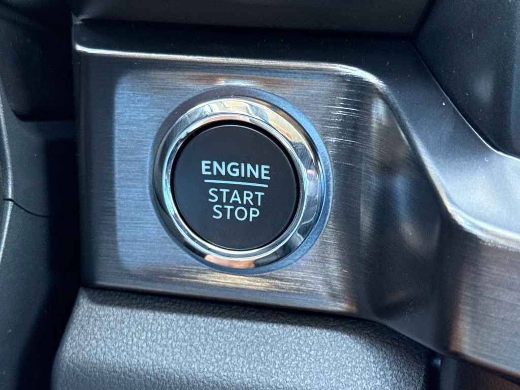 2026 Star White Metallic Tri-Coat Ford Super Duty F-250 SRW Lariat 4X4 Truck