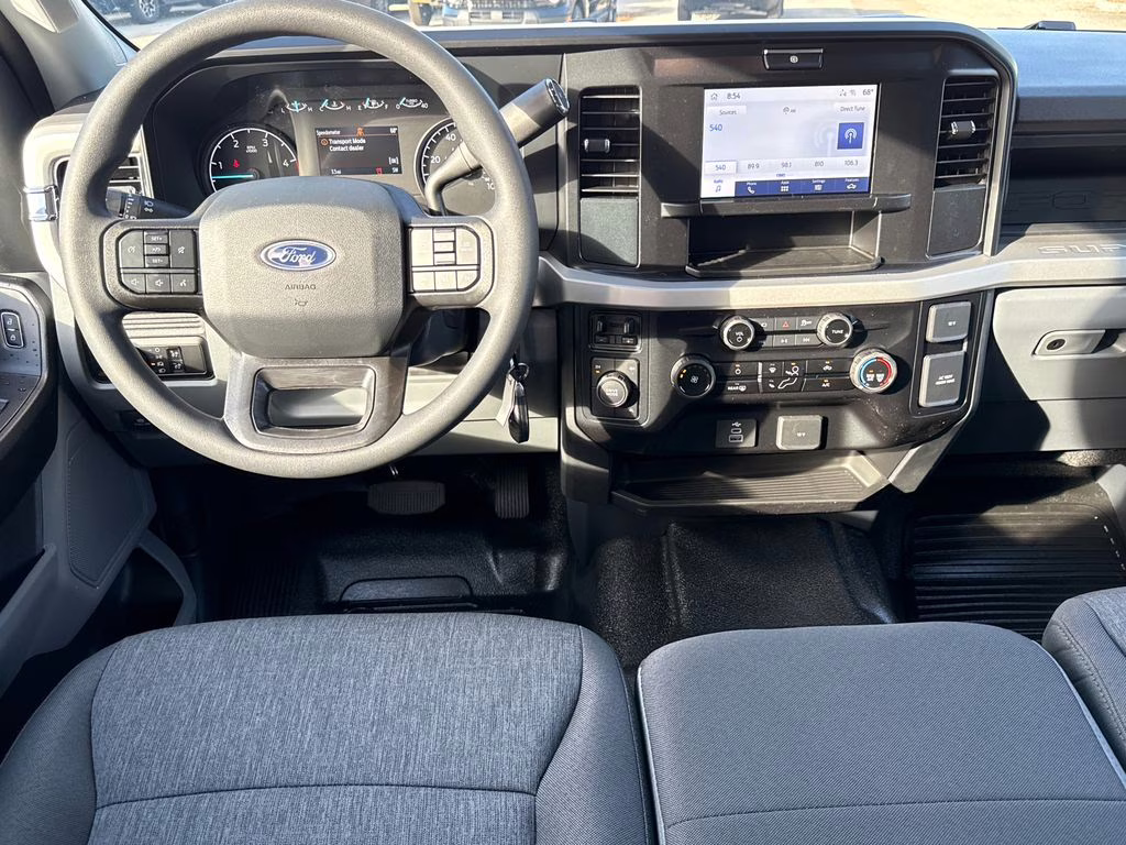 2026 Oxford White Ford Super Duty F-350 DRW XL 4X4 Truck