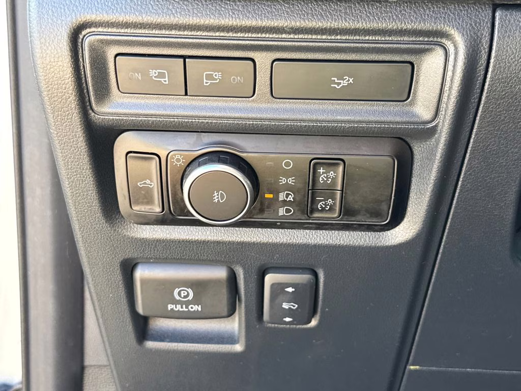 2023 Iconic Silver Metallic Ford F-150 XLT 4X4 Truck