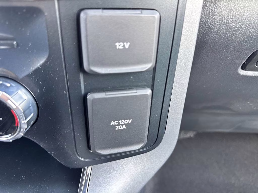 2025 Agate Black Metallic Ford F-150 Lariat 4X4 Truck