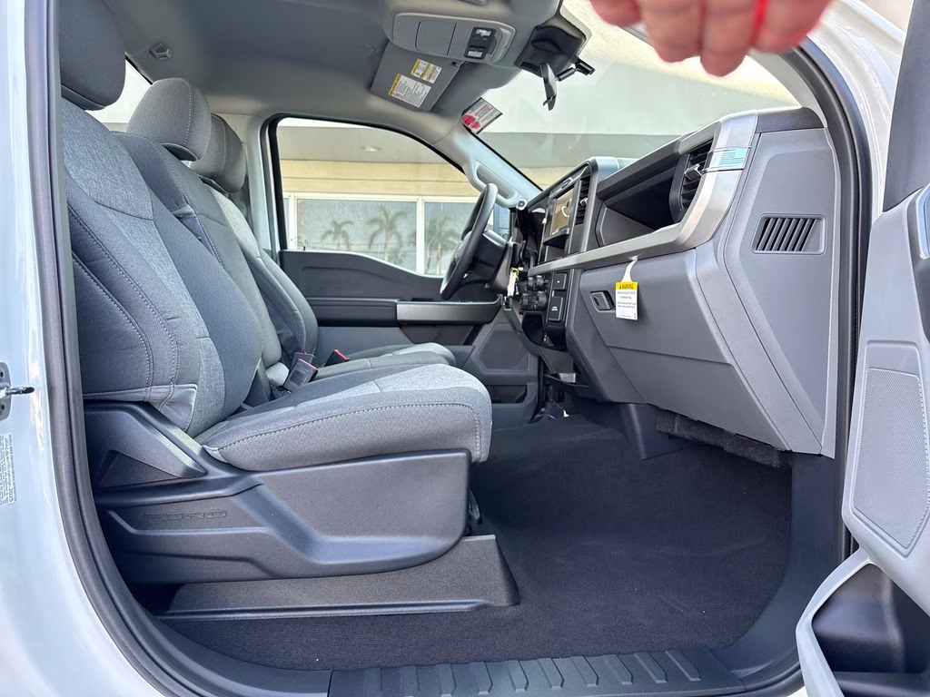 2025 Oxford White Ford Super Duty F-350 SRW STX 4X4 Truck