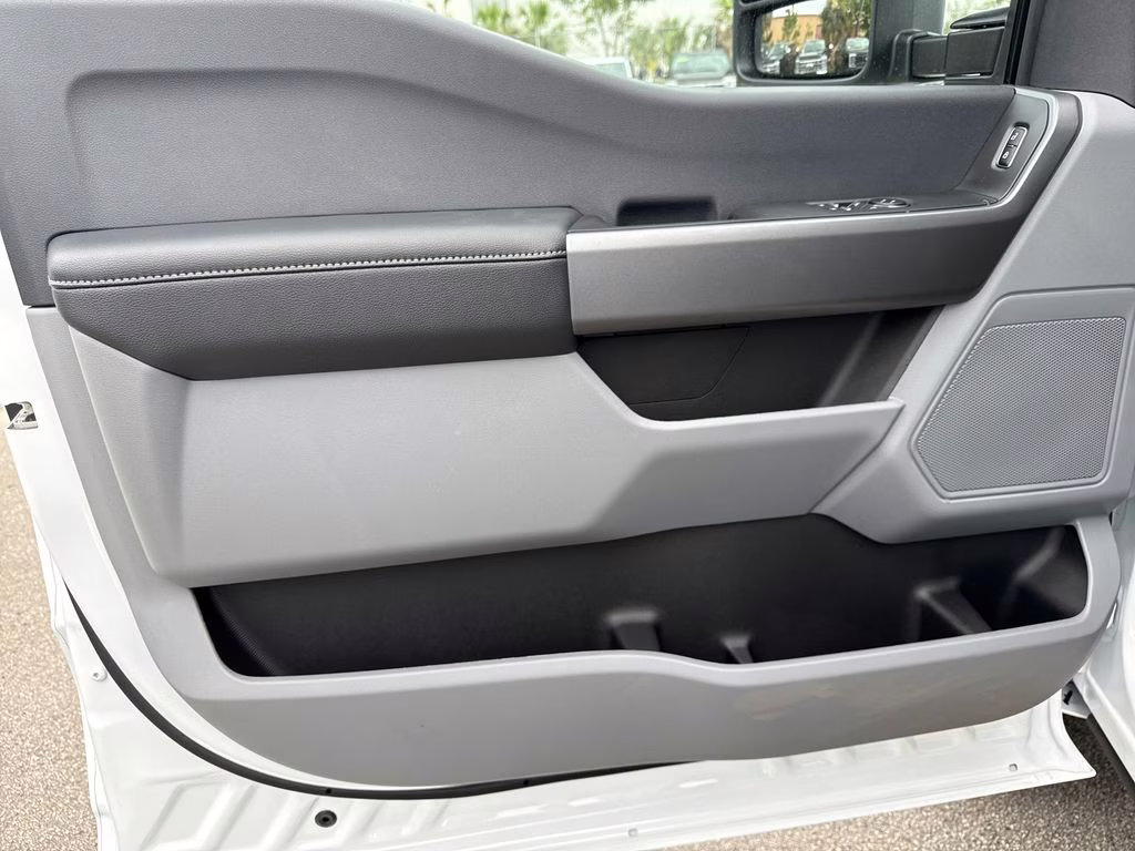 2025 Oxford White Ford Super Duty F-350 SRW STX 4X4 Truck