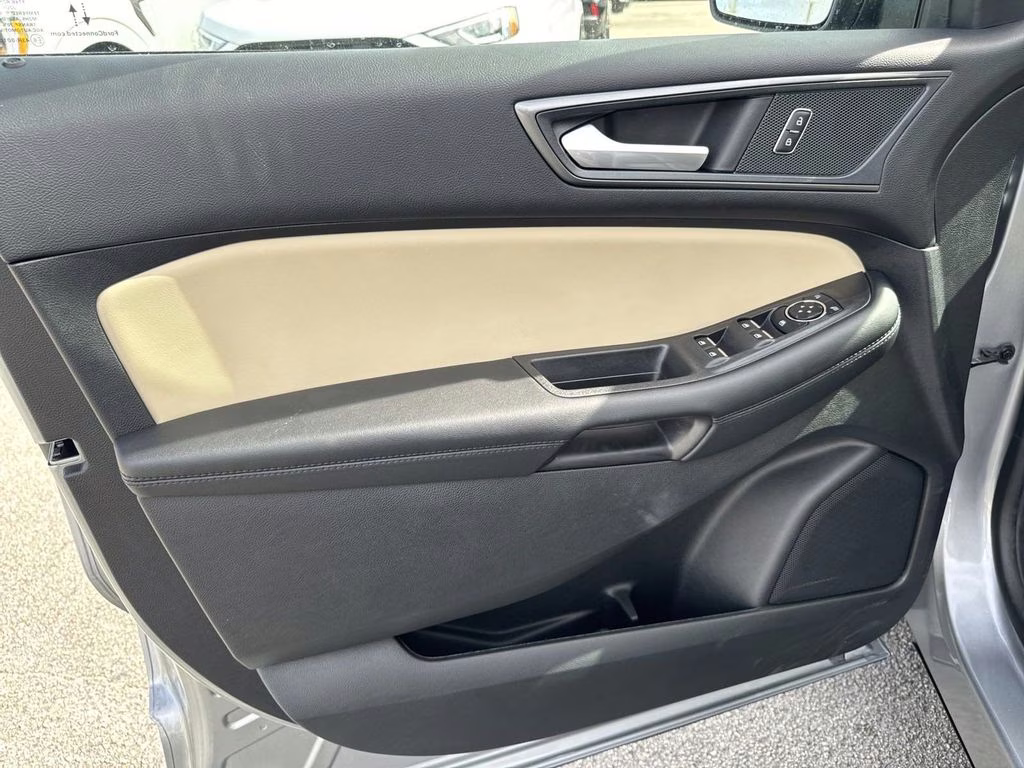 2024 Silver Metallic Ford Edge SE AWD SUV