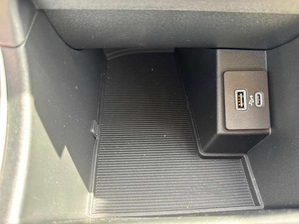 2024 Silver Metallic Ford Edge SE AWD SUV