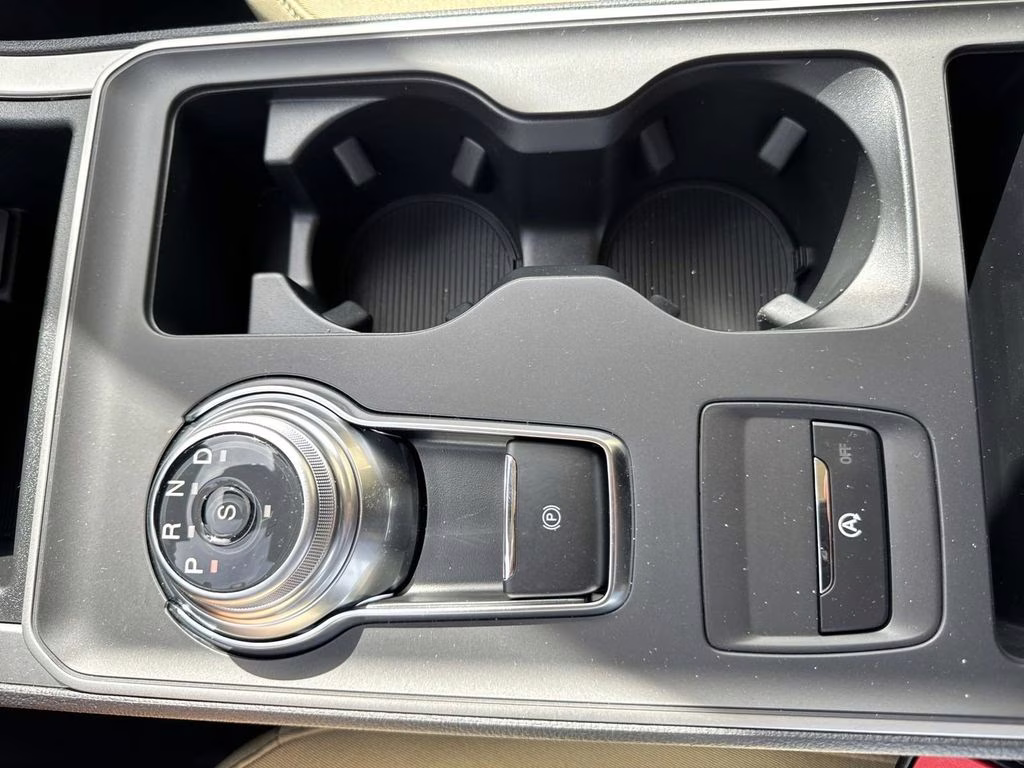 2024 Silver Metallic Ford Edge SE AWD SUV