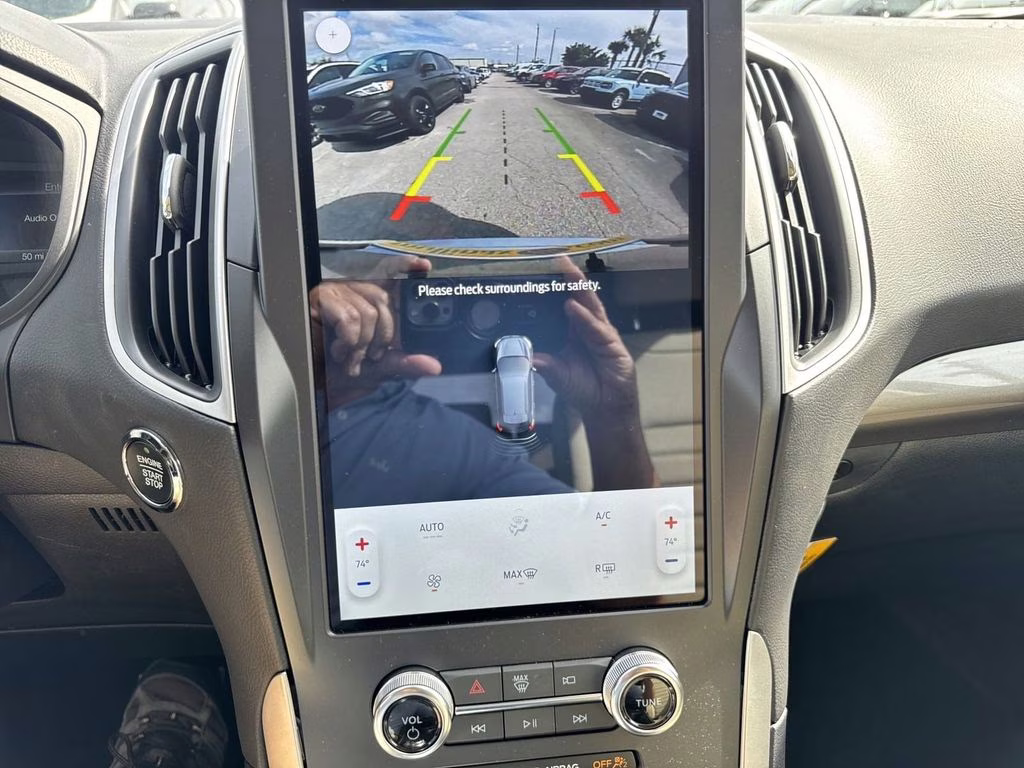 2024 Silver Metallic Ford Edge SE AWD SUV