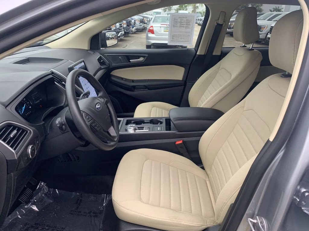 2024 Silver Metallic Ford Edge SE AWD SUV