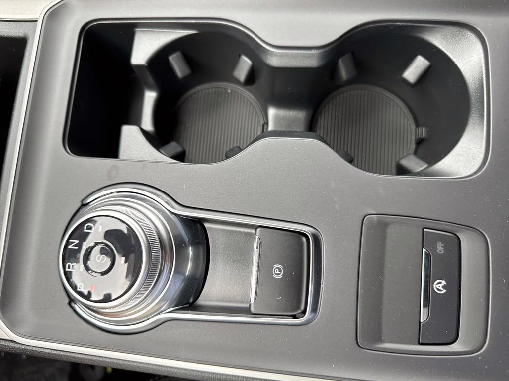 2024 Agate Black Metallic Ford Edge SE AWD SUV