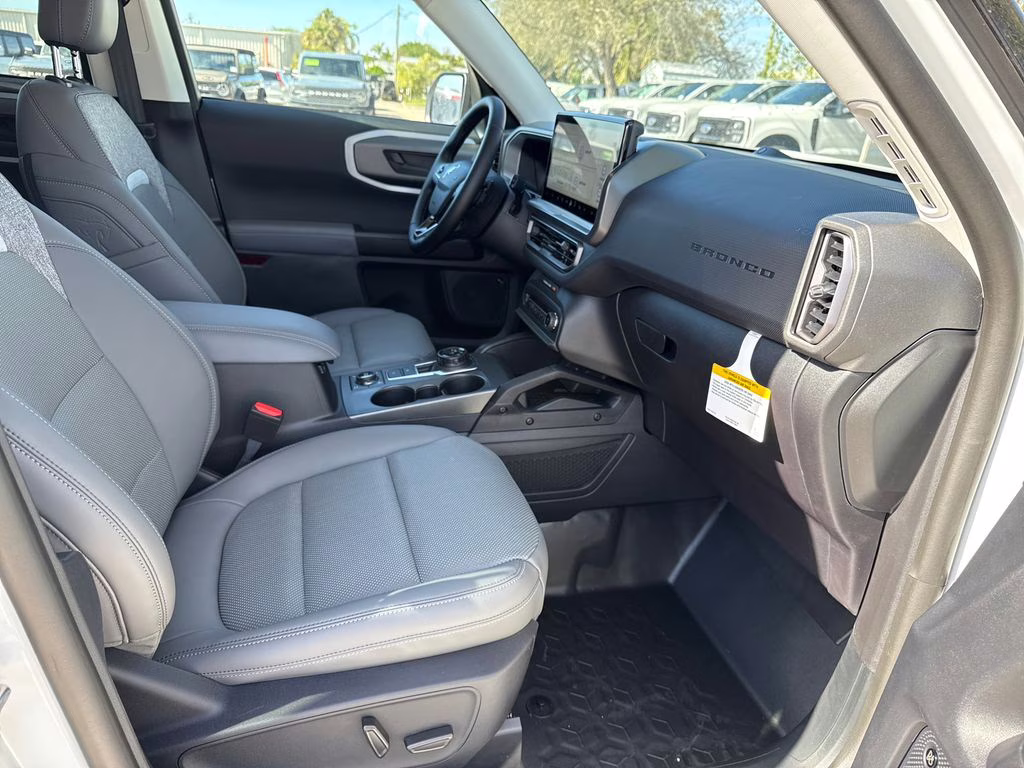 2025 Oxford White Ford Bronco Sport Badlands 4X4 SUV