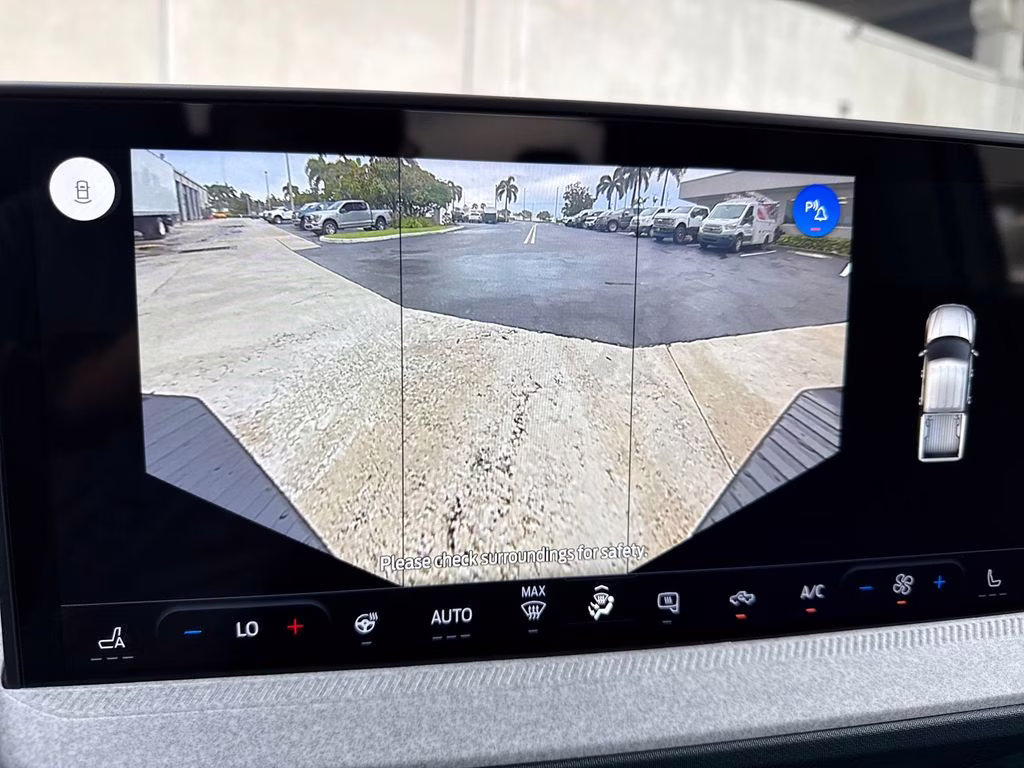 2025 Space White Metallic Ford Maverick XLT AWD Truck