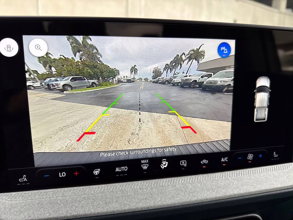 2025 Space White Metallic Ford Maverick XLT AWD Truck