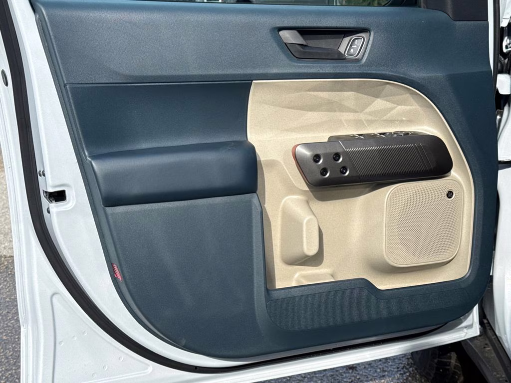 2026 Space White Metallic Ford Maverick Lariat AWD Truck