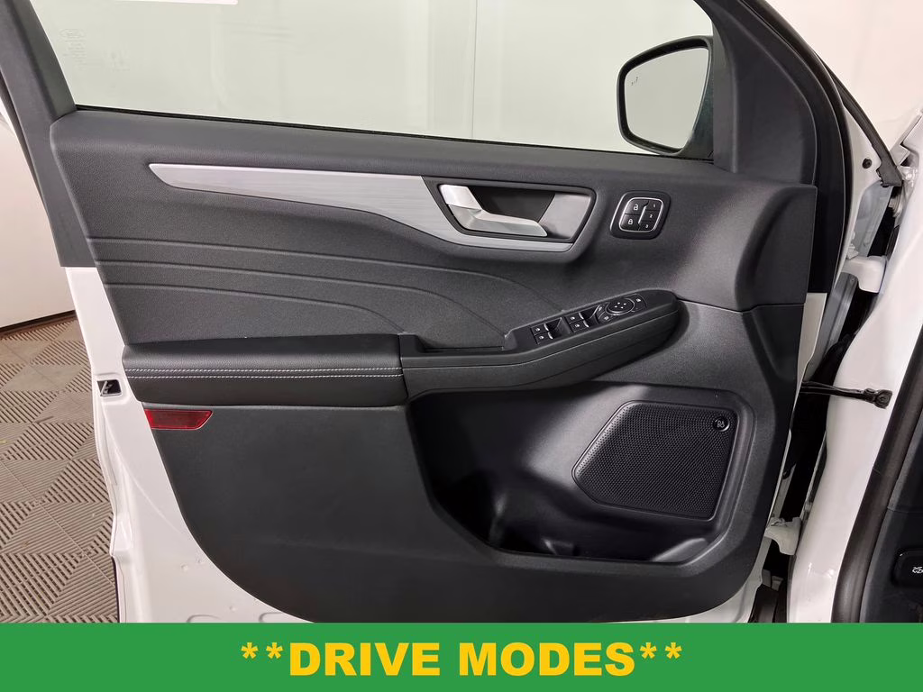 2026 Star White Metallic Tri-Coat Ford Escape Plug-In Hybrid Base FWD SUV