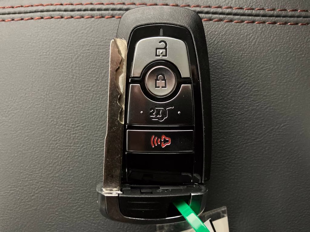 2026 Space White Metallic Ford Explorer Active RWD SUV