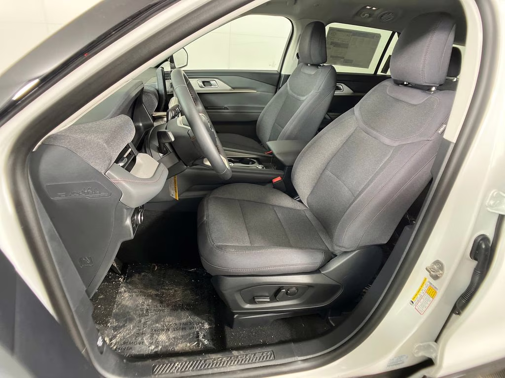 2026 Star White Metallic Tri-Coat Ford Explorer Active RWD SUV