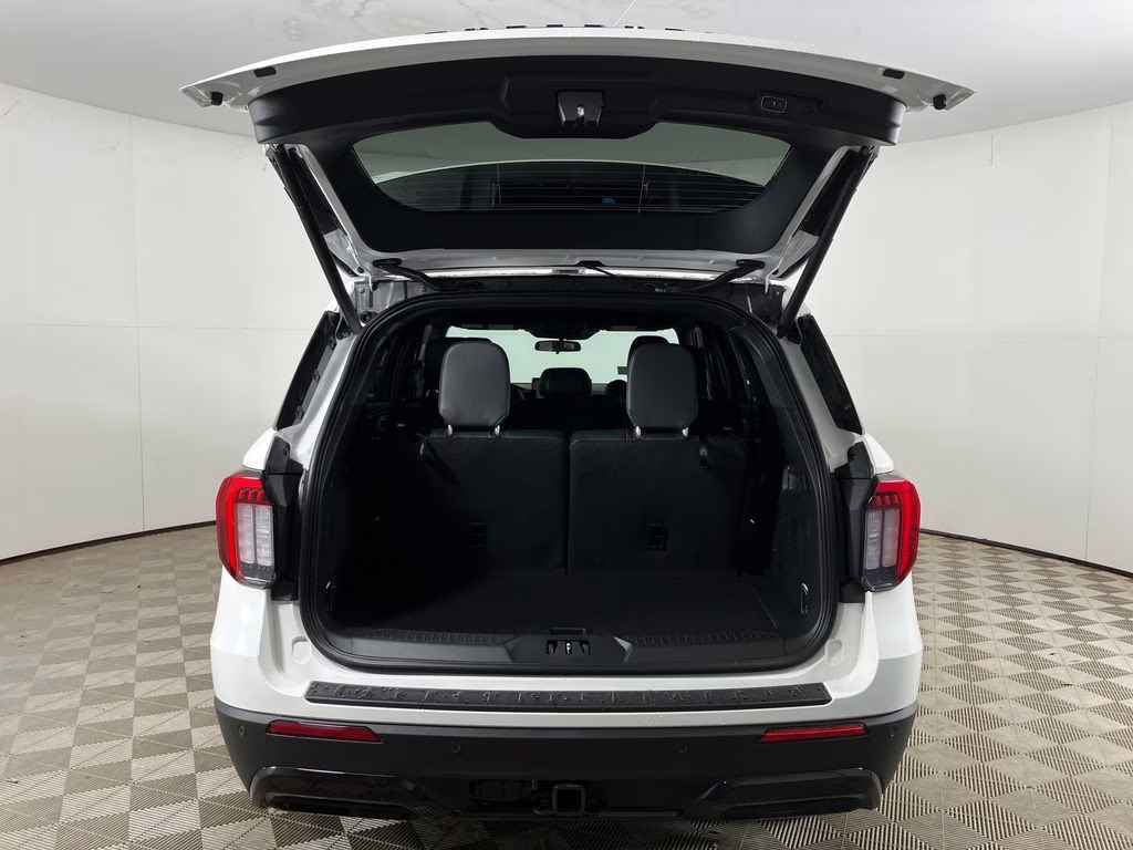 2026 Star White Metallic Tri-Coat Ford Explorer ST-Line RWD SUV
