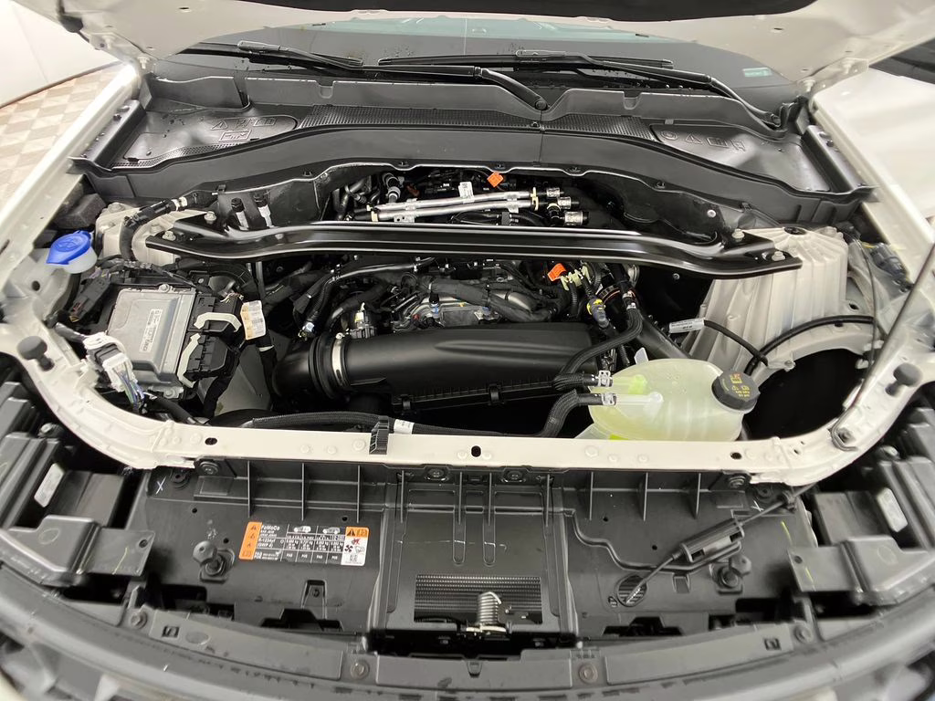 2026 Star White Metallic Tri-Coat Ford Explorer ST-Line RWD SUV